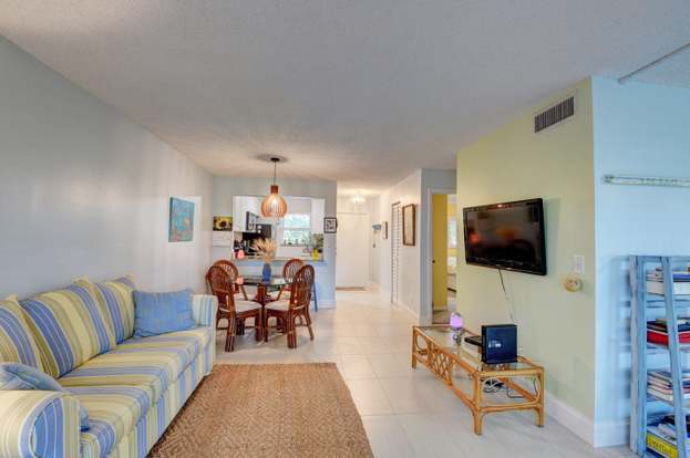 Building Photo - 207 Tropic Isle Dr