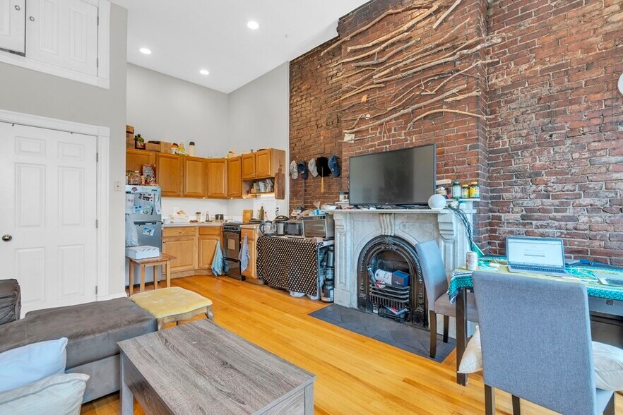 Primary Photo - 668 Tremont St