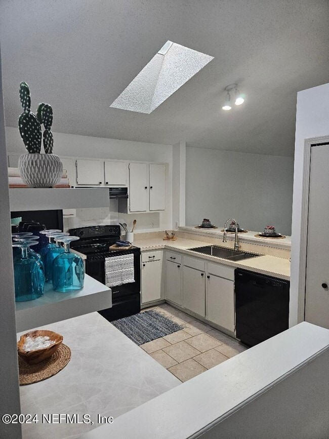 Building Photo - 2662 Malibu Cir