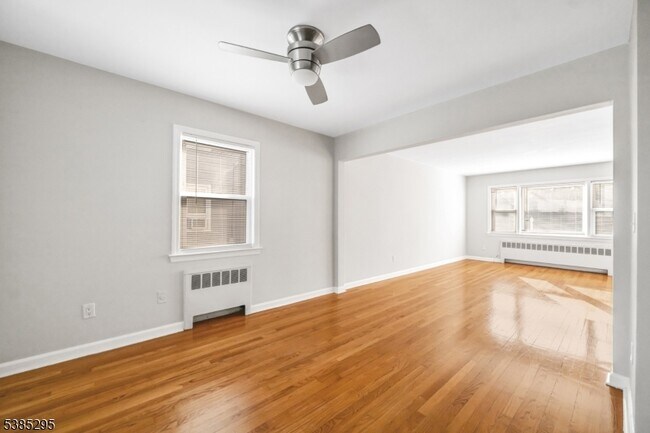 Building Photo - 136 Pine St