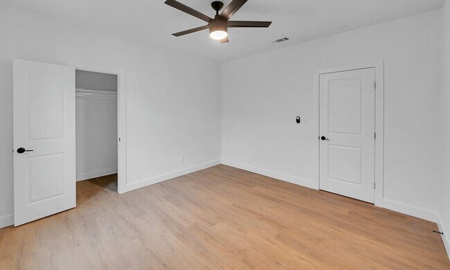 Building Photo - 1602 Mitchell Ave