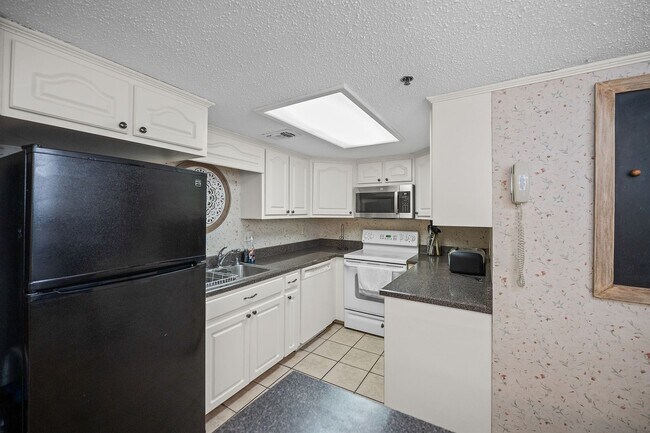 Building Photo - 4610 White Ave