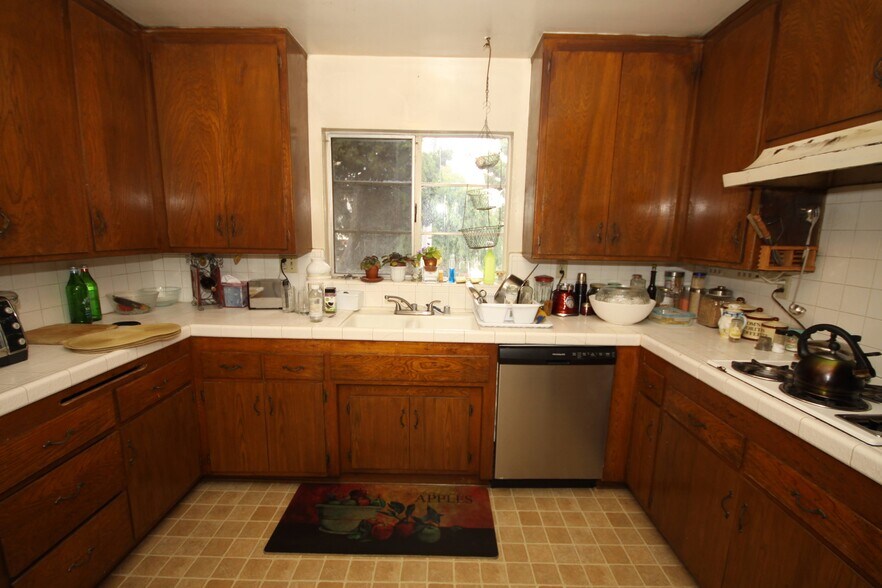 Kitchen Facing East - 11061 Missouri Ave