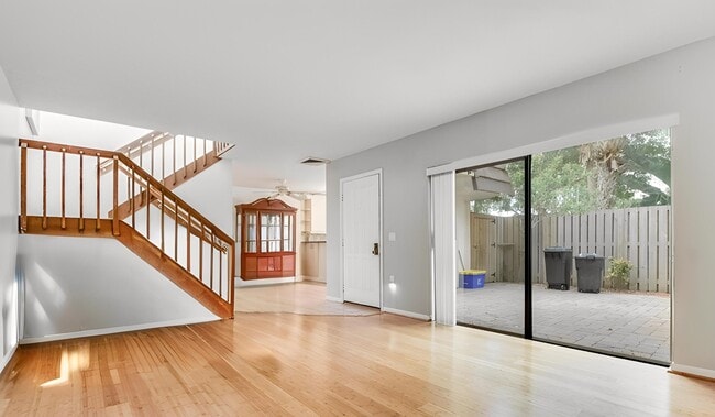 Building Photo - 121 1st Ln