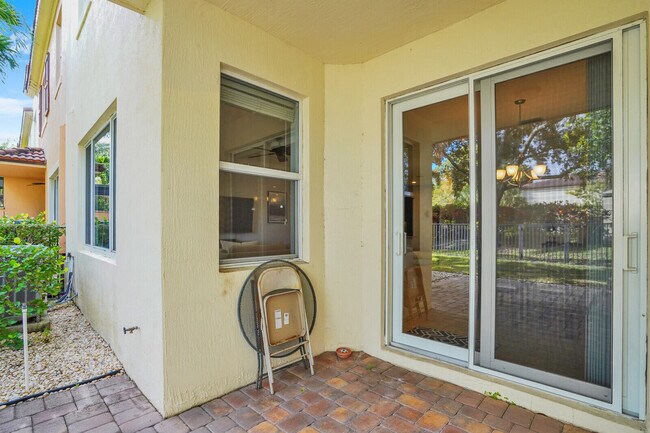 Building Photo - 2005 Foxtail View Ct