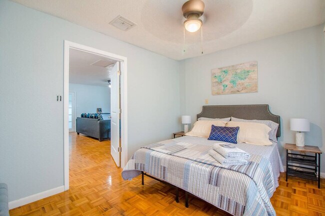 Building Photo - 4500 Elaine Pl