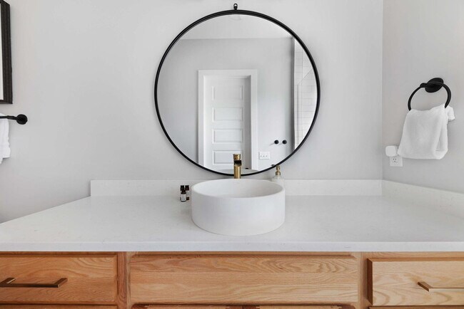 Building Photo - 915 Ramsey St