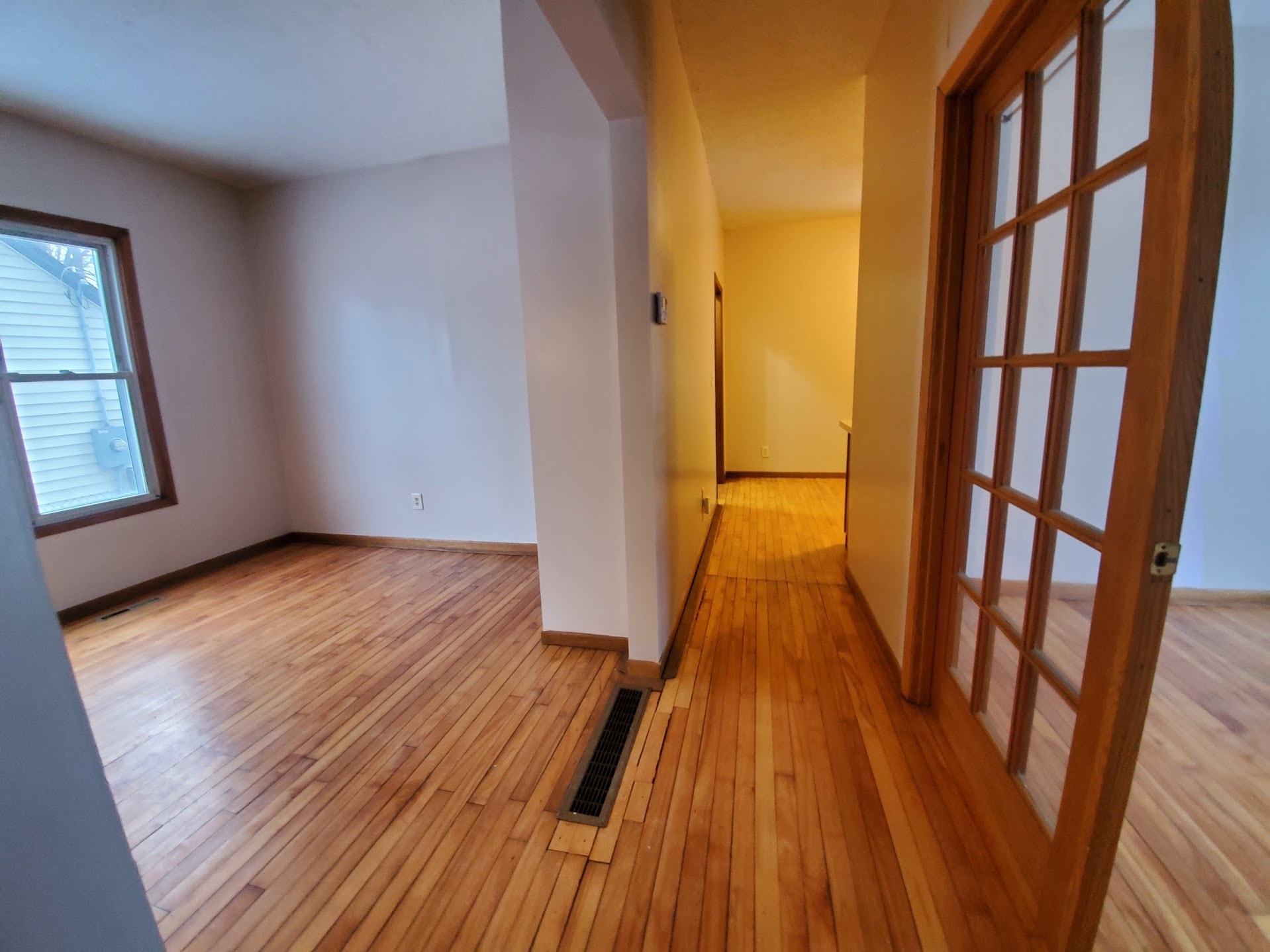 Building Photo - 616 Fillmore st ne