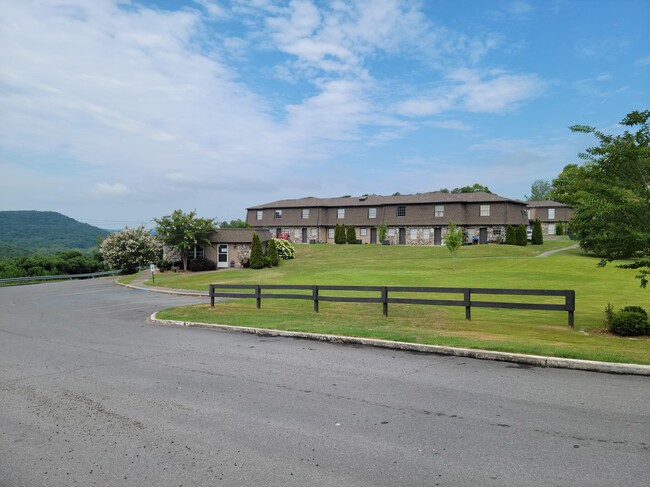 Primary Photo - Highland Ridge Apartments