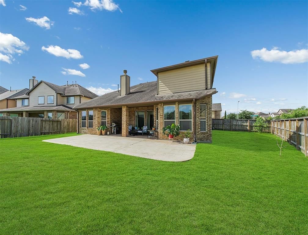 Building Photo - 28710 Brownwood Lake Dr