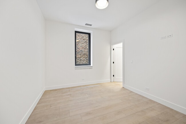 Building Photo - 1313 W Taylor St