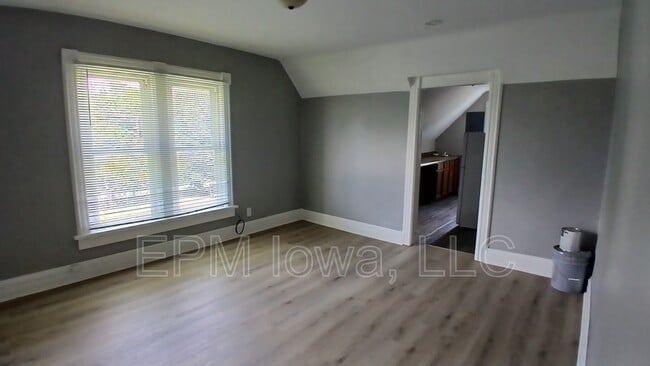 Building Photo - 949 13th St