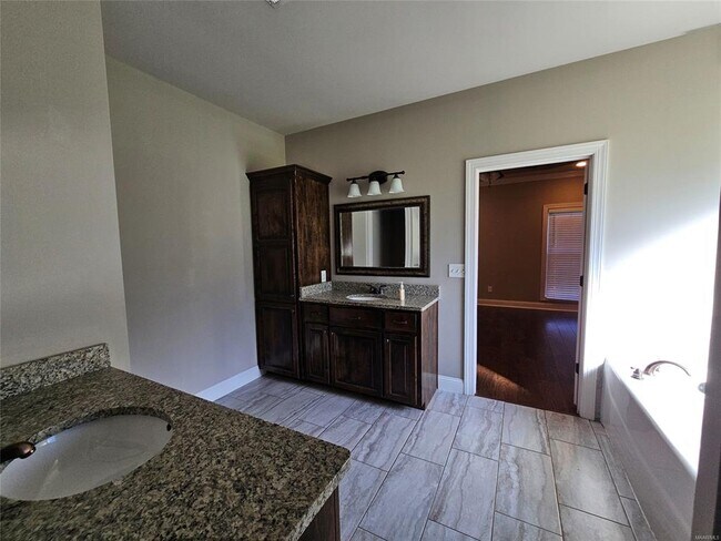 Building Photo - 1017 Ridge Point Dr