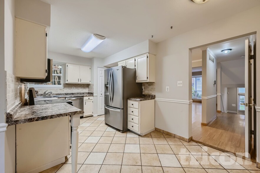 Building Photo - 7832 Falling Leaves Ct