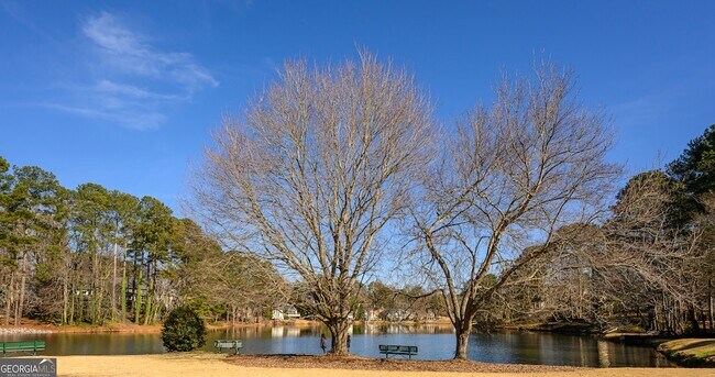 Building Photo - 151 Lakeside Dr NW