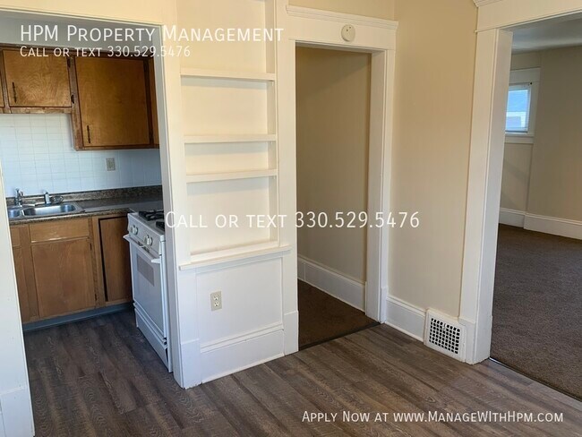 Building Photo - 1109 Hoover Pl NW