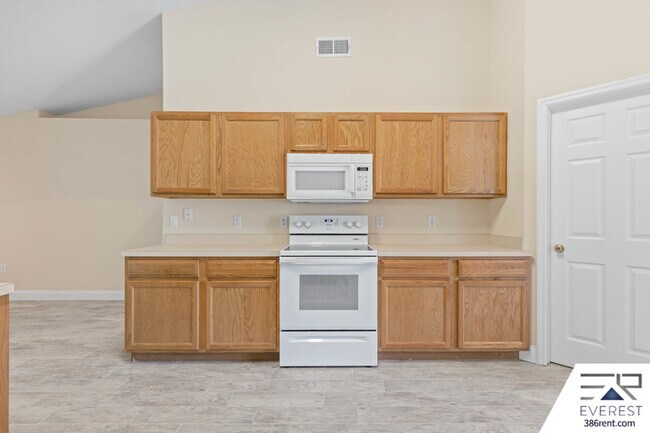 Building Photo - 96 Whispering Pine Dr