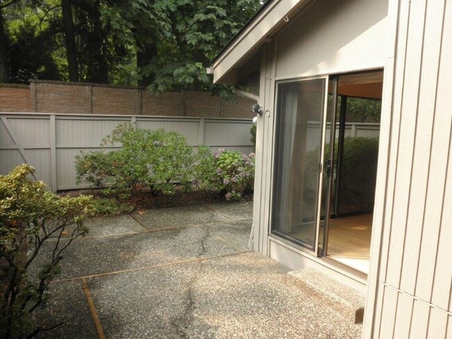Building Photo - 3BED/3BATH Townhome in Wood Creek Communit...