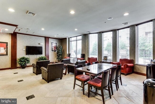 Building Photo - 2791 Centerboro Dr