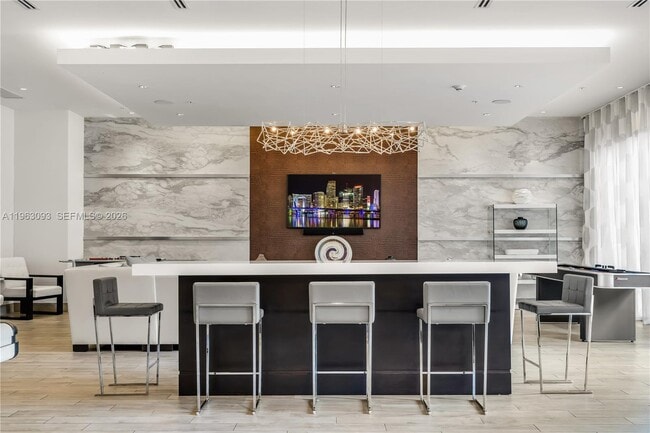 Building Photo - 999 SW 1st Ave