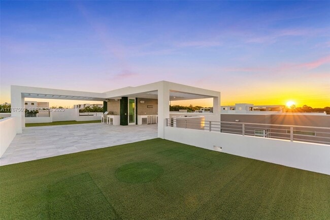 Building Photo - 10561 NW 67th Terrace