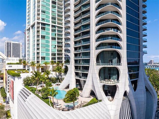 Building Photo - 1000 Biscayne Blvd