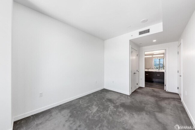 Building Photo - 1000 3rd St