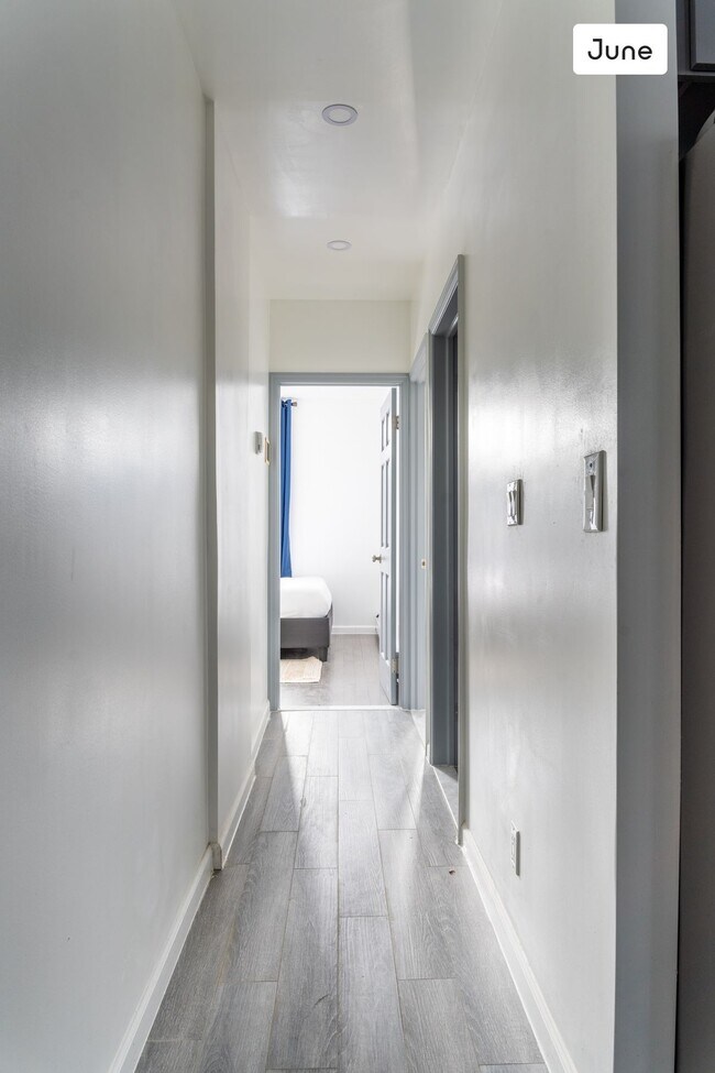 Building Photo - 2572 Steinway Street