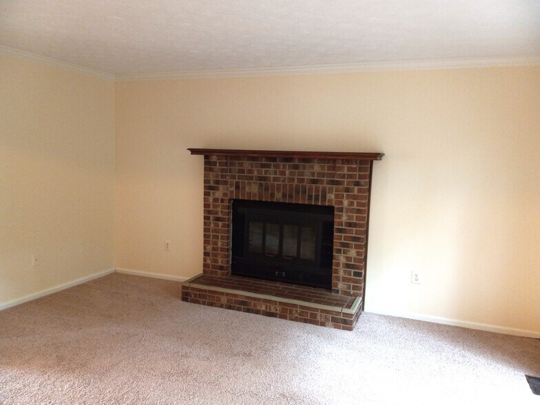 Family room - 6146 Franconia Station Ln