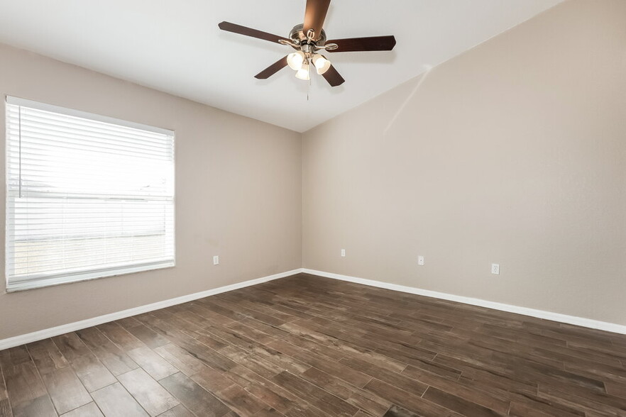 Building Photo - 7742 Ashford Dr