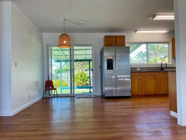 Building Photo - Beautiful, Bright & Airy Beach House--3Beds, 2Baths with Yard