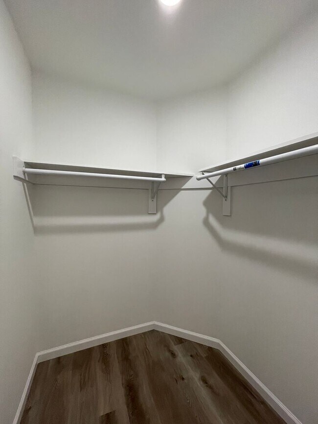 Building Photo - 102-106 N. Maple St.