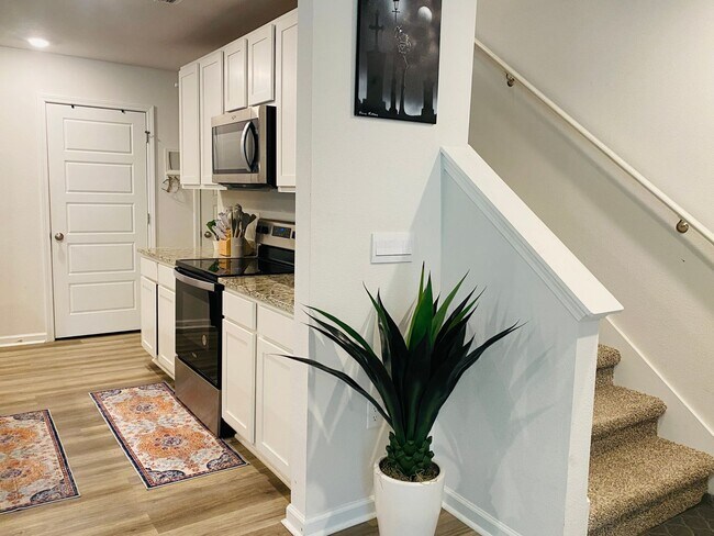 Building Photo - Functional 2-Story Design | 4BR + 2.5BA | Quick Access to I-10