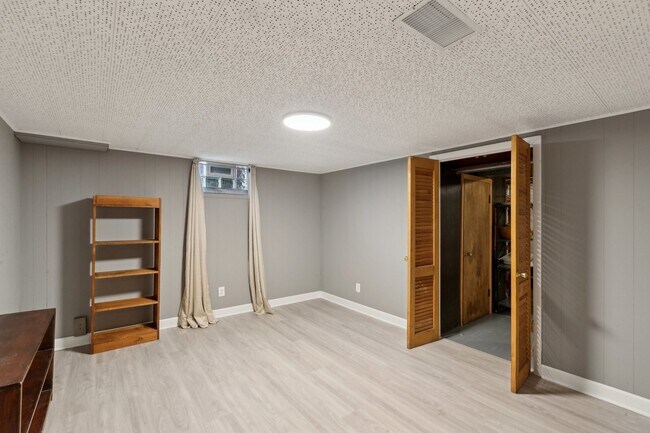 Building Photo - 9225 Karlov Ave