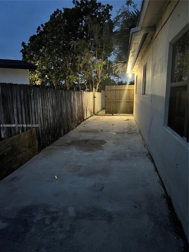 Building Photo - 11821 SW 185th Terrace