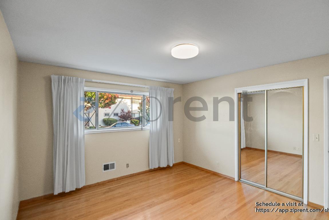 Building Photo - 452 Cirrus Ave