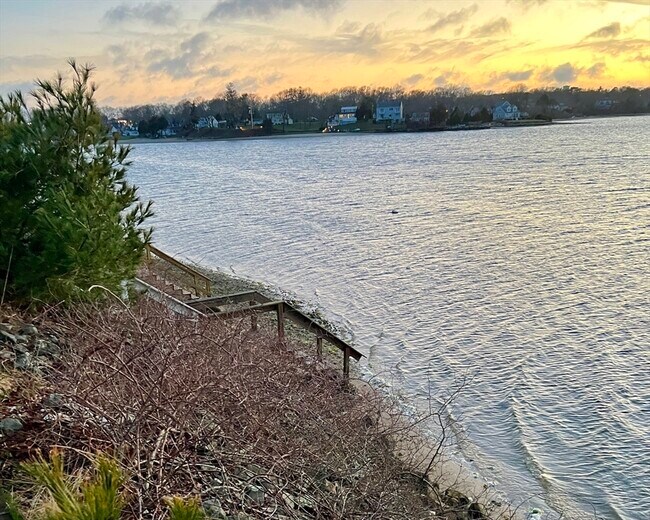 Building Photo - 11 Wallace Point Rd