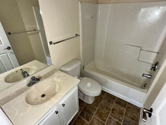 Building Photo - FALL SPECIAL-1/2 Off 2nd Mo! Lovely Condo,...