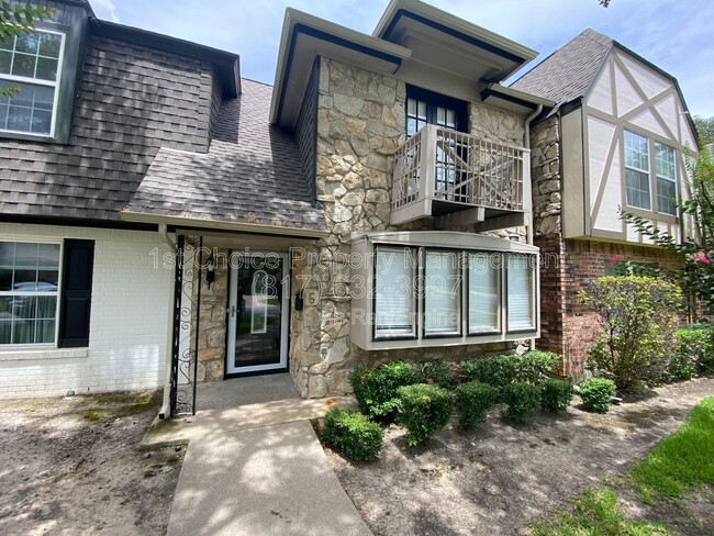 Building Photo - 6 1 Main Pl