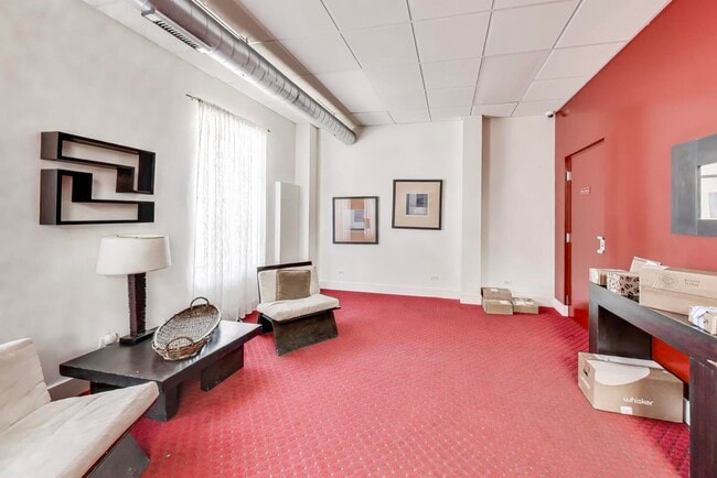 Building Photo - 5400 S Harper Ave