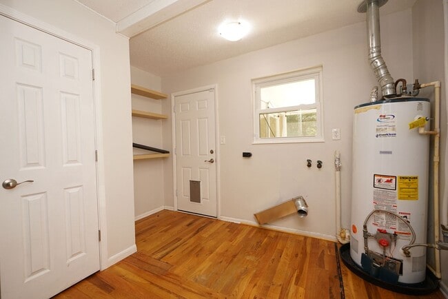 Building Photo - 4 Bedroom Home in Valparaiso- Near Eglin AFB