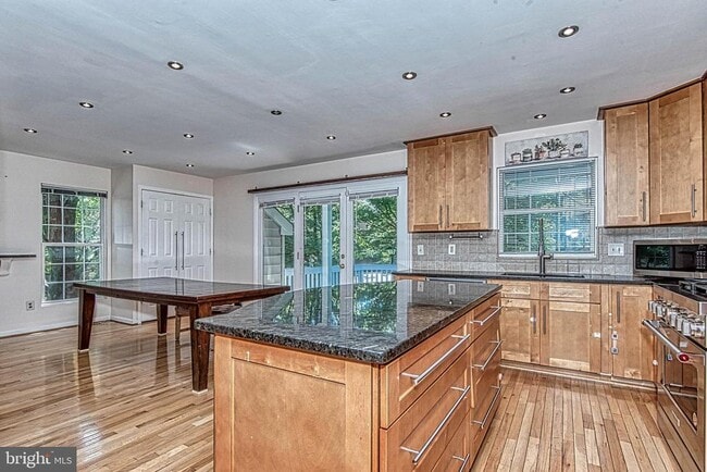 Building Photo - 9400 Van Arsdale Dr