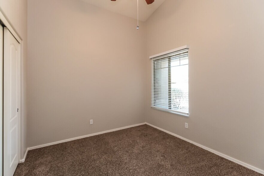 Building Photo - 25549 W Winslow Ave