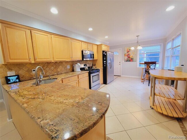 Building Photo - 18311 Norwich Rd