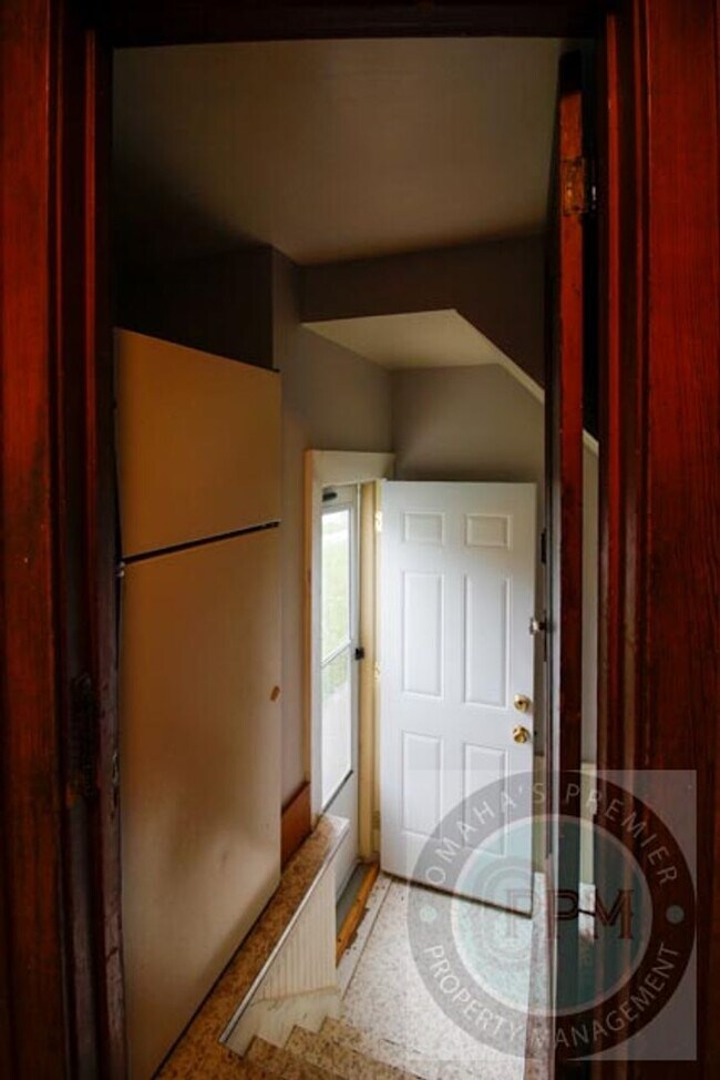 Building Photo - 3 Bed 1 Bath Located in Central Omaha