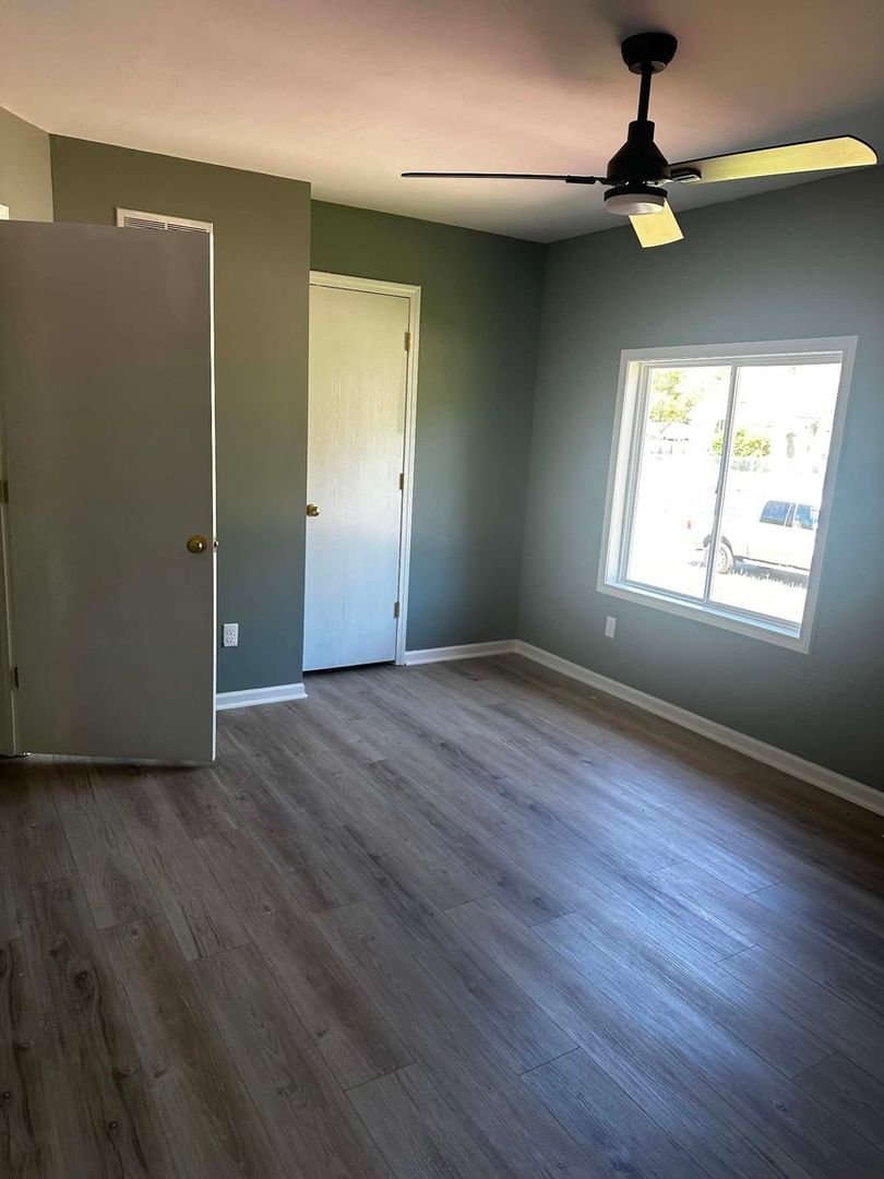 Building Photo - 4904 Fontana St