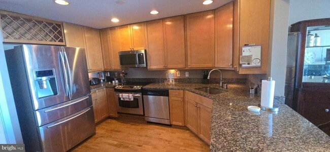 Building Photo - 717 S Christopher Columbus Blvd