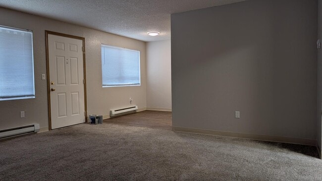 Building Photo - 926 N 95th St