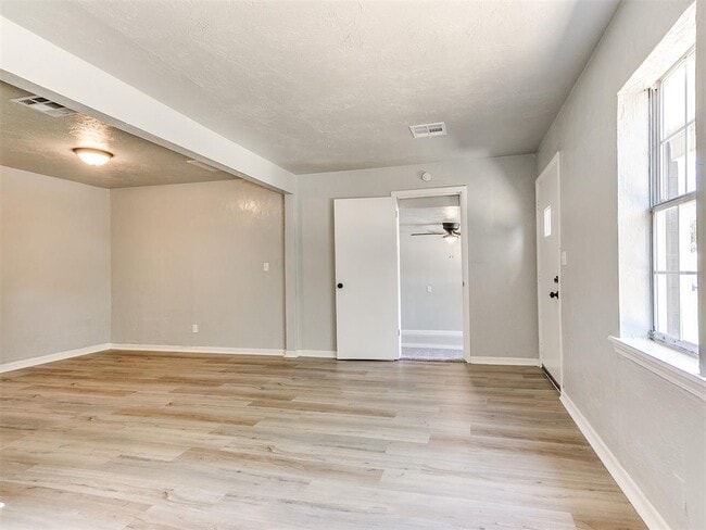 Building Photo - 3220 NE 14th Pl