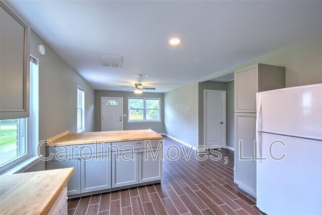 Building Photo - 130 Pleasant Dr